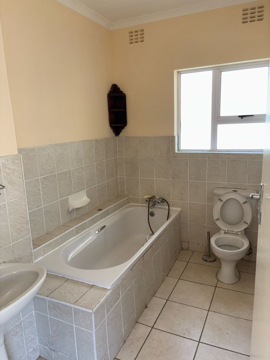 5 Bedroom Property for Sale in Beacon Bay North Eastern Cape
